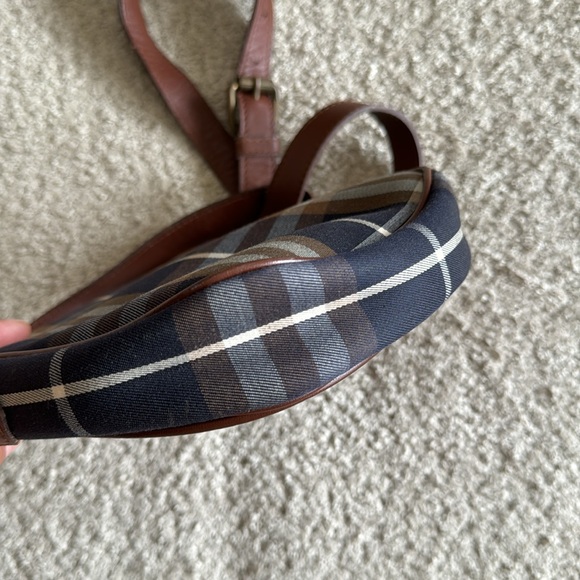 Burberry’s Small Crosshody Bag - Picture 9 of 14